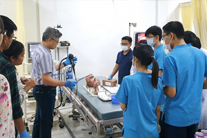 캄보디아에 소화기 치료내시경술 전수